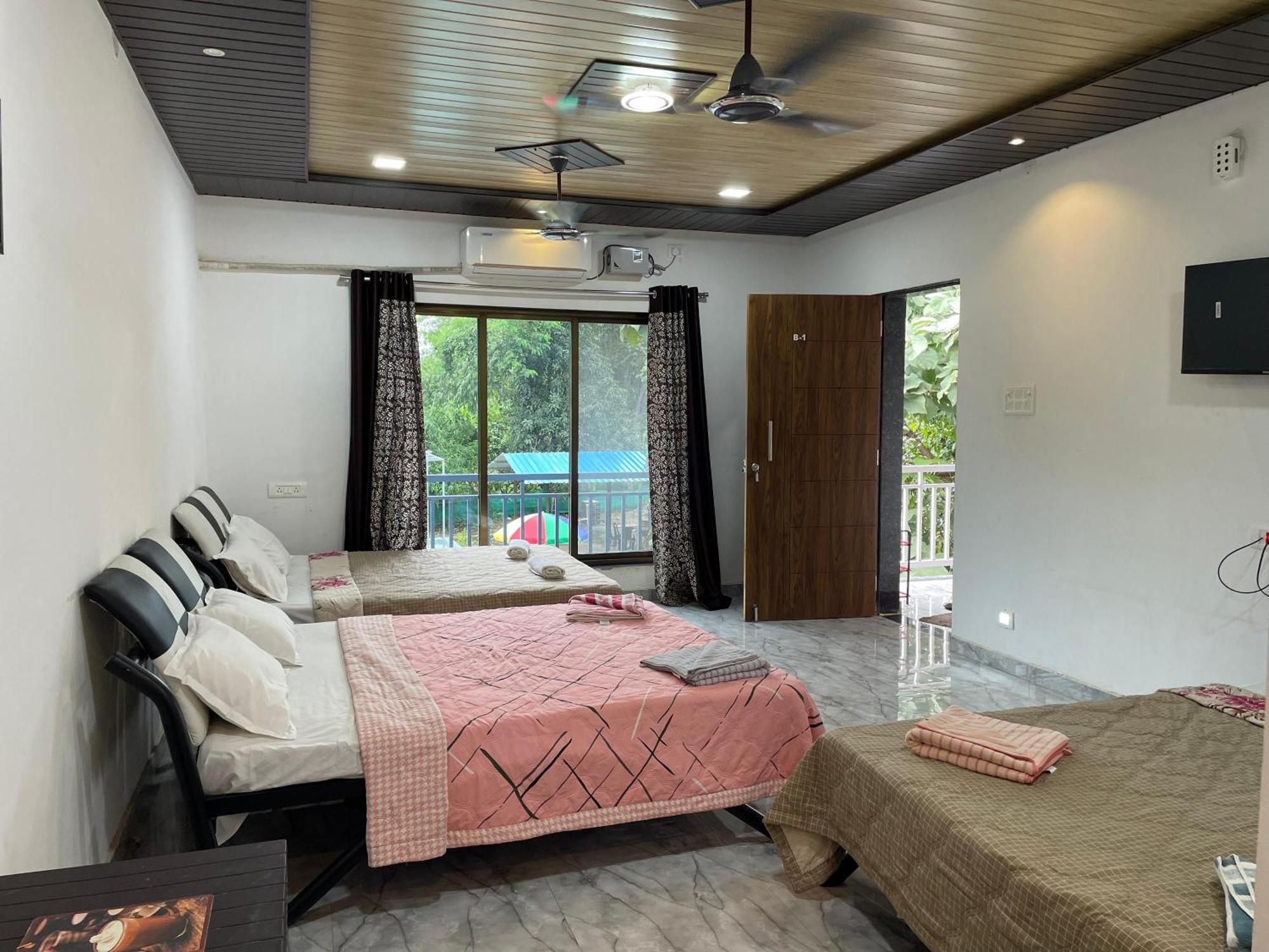 Riverland Farm And Resort Карджат Экстерьер фото